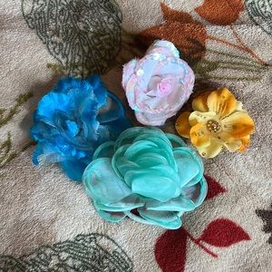 Flower hair tie/pin bundle
